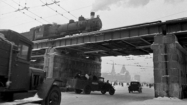 Вид на виадук на Каланчевке, и на Ярославский вокзал. Москва, 1946 год.