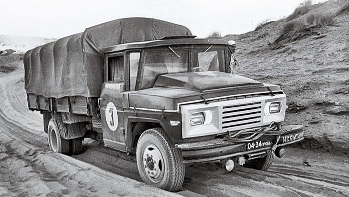 Грузовой автомобиль ЗиЛ–130 с перспективной кабиной водителя из стеклопластика, 1970 год, СССР 