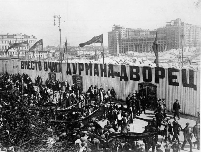 Начало стройки на месте снесённого Храма Христа Спасителя в Москве, 1930