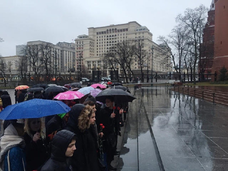 В Александровском саду прошла акция памяти погибших в Петербурге