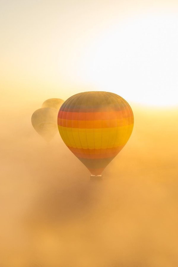 Воздушные шары в тумане 