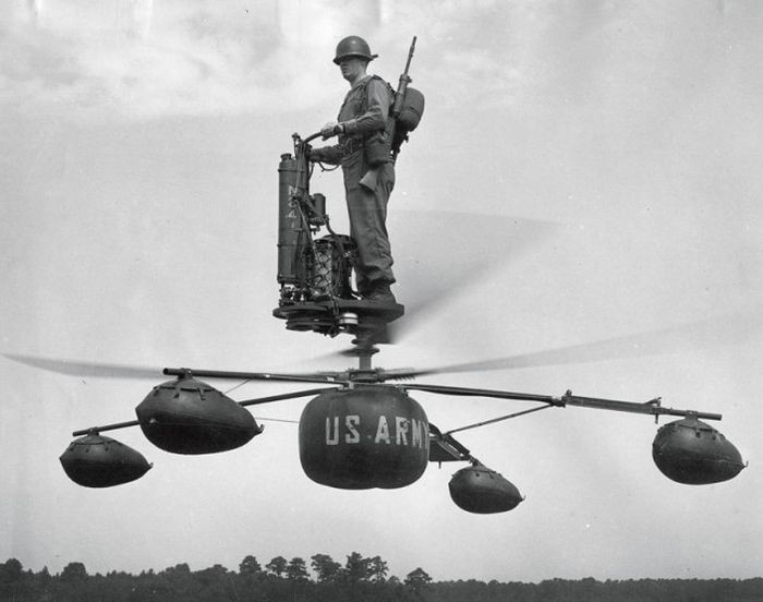Экспериментальный аэроцикл Де Лакнера в Форте Юстис (Eustis), штат Виргиния, США, 1956.