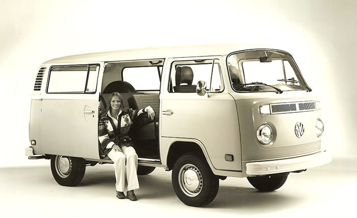 Volkswagen Transporter: любимый хиппимобиль шестидесятых