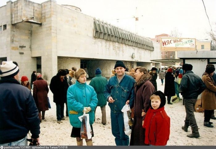 У метро "Удельная", 1993 год.