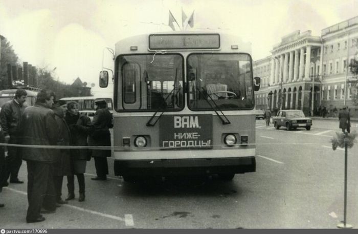 Впрочём, в 90-е Нижний Новгород обрёл не только мощи, но и новую троллейбусную линию, которая строилась с 1987 года и соединила площадь Минина с Верхними Печёрами. 