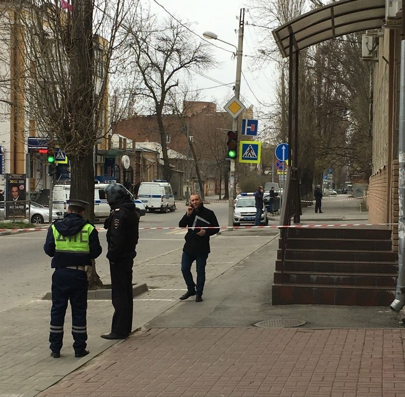 У школы в Ростове-на-Дону произошел взрыв