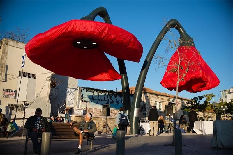 Интерактивные фонари-маки на Vallero Square в Израиле
