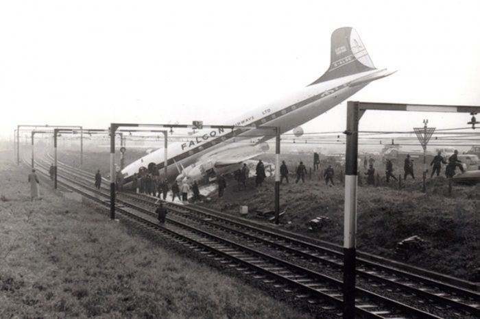 Самолет выкатился с ВПП, 9 октября 1960 года, Лондон 