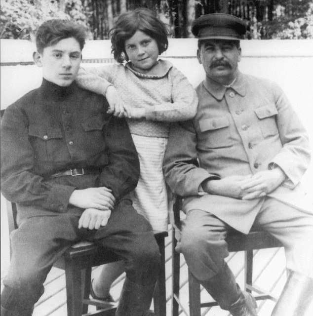  Иосиф Сталин со своими детьми Василием и Светланой, 1934 год 