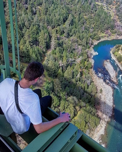 Из-за селфи женщина упала с самого высокого в Калифорнии моста — но любителей риска это не останавливает 