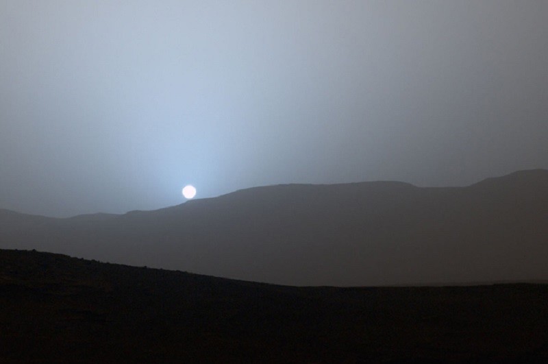 7. Закат на Марсе становится синим