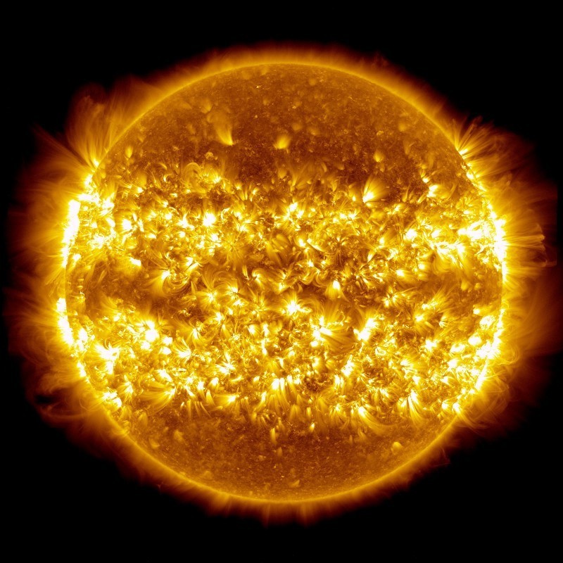 1. Солнце может вместить внутрь один миллион таких планет как Земля 