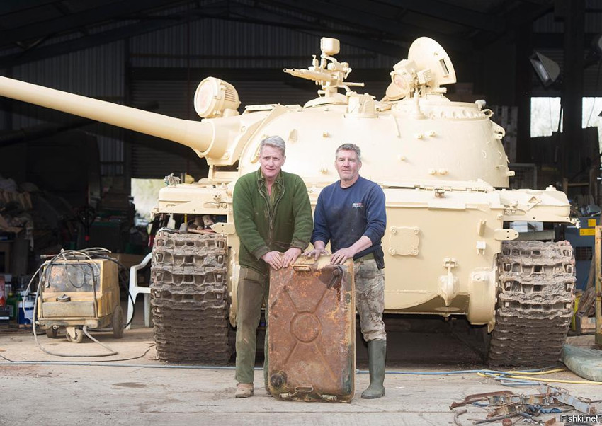 Коллекционер танков из Великобритании 55-летний Ник Мид приобрел на площадке ...