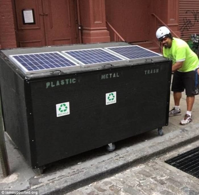 Этот бездомный житель Нью-Йорка живёт в «мусорном контейнере» с солнечными батареями