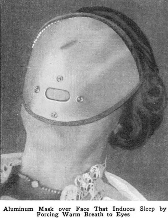 Алюминиевая маска, передающая выделяемое при дыхании тепло в область глаз для более крепкого сна, 1924 год.