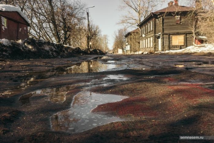 В Кирове ямы на дорогах накрыли коврами