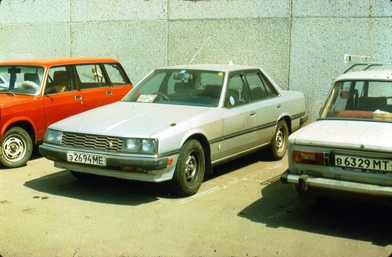 Красавец Nissan Skyline - один из многих праворуких авто, которые были ввезены в 90-х годах.