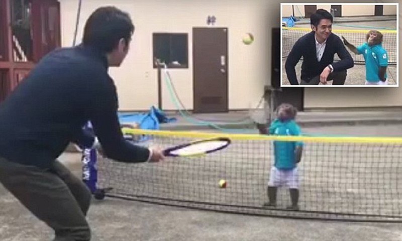 Японская макака - новая звезда мирового тенниса!