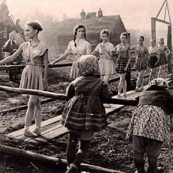 Балетная школа в эвакуации, Россия, 1943 год