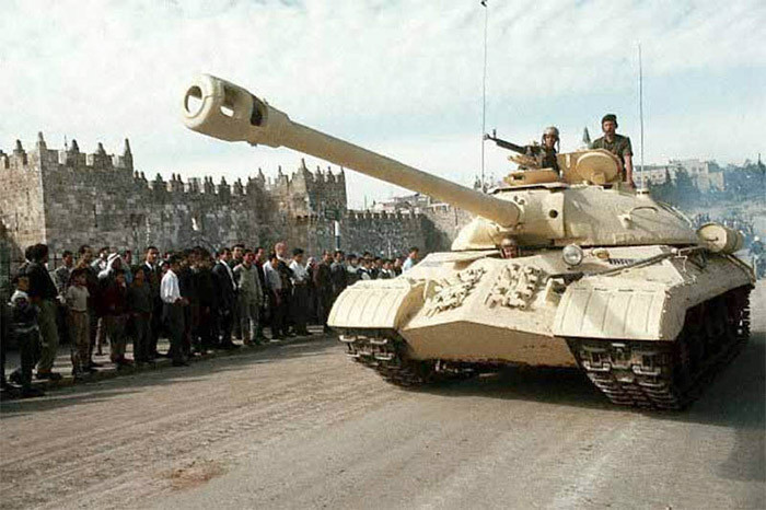 Египетский танк ИС-3М, захваченный израильтянами, на параде в Иерусалиме, 1968 год