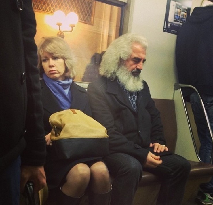 Даже Карл Маркс порой катается в метро