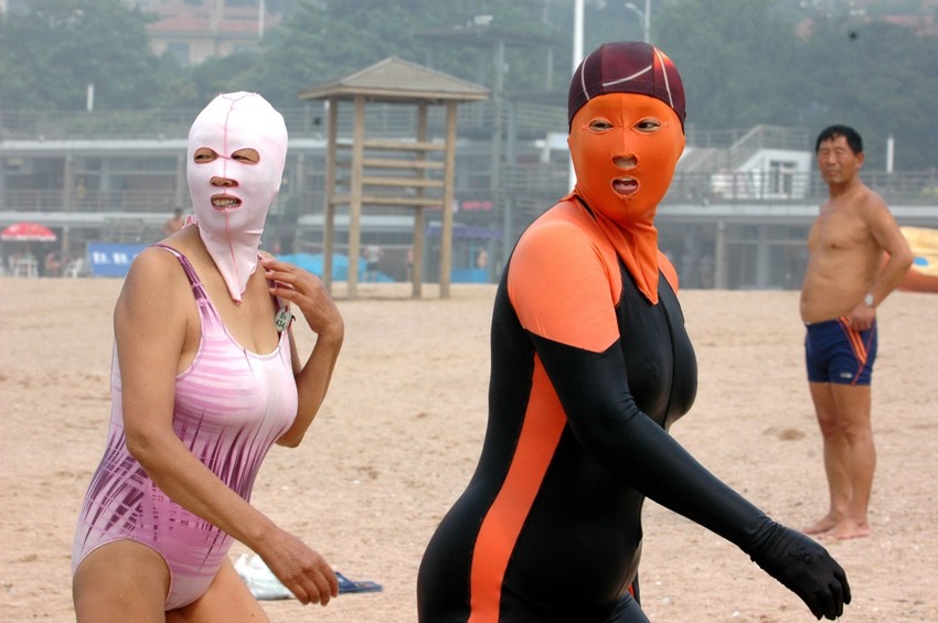 7. А вот в Китае используют такую маску против солнечных ожогов