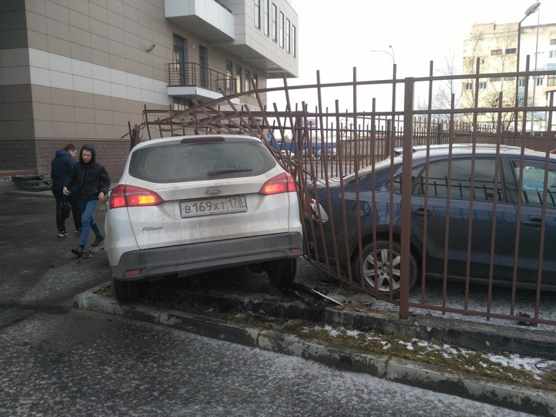 Видео ДТП автомобиля РедБулл с камер АО ТК МЕГАПОЛИС