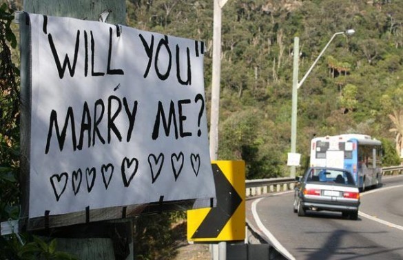 Следующий знак: "Согласна ли ты стать моей женой?", вызывал у водителей непроизвольный умилительный звук по типу "уооо"  