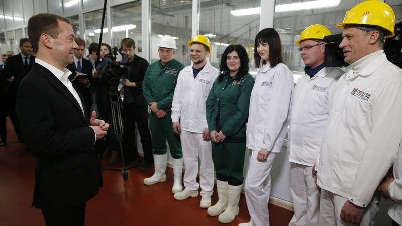 Медведев признал, что в деревнях «не нужно такого количества населения»