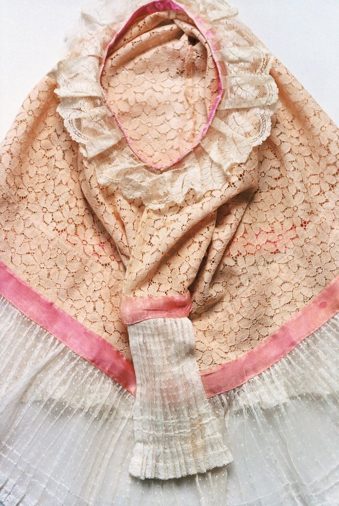 Мексиканский головной убор, сделанный в форме платья ребенка
