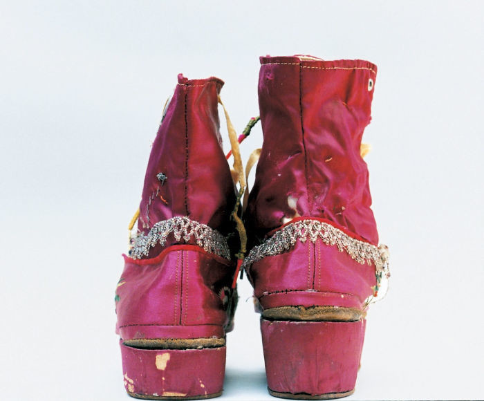 Ботинки с каблуками разной высоты: Фрида всю жизнь хромала из-за перенесенного в детстве полиомиелита