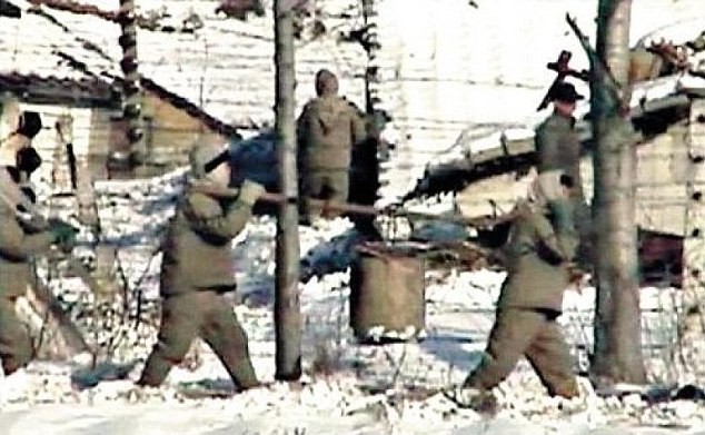 В северокорейских трудовых лагерях находятся более 200 тысяч заключенных. Этот около 1% населения страны 