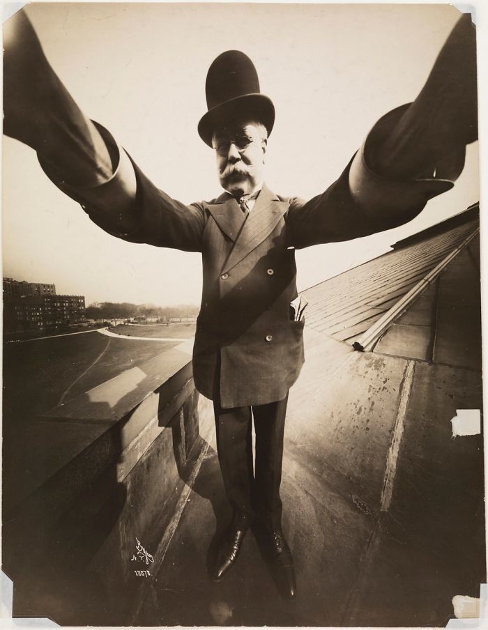 Автопортрет фотографа Джозефа Байрона, 1909 год