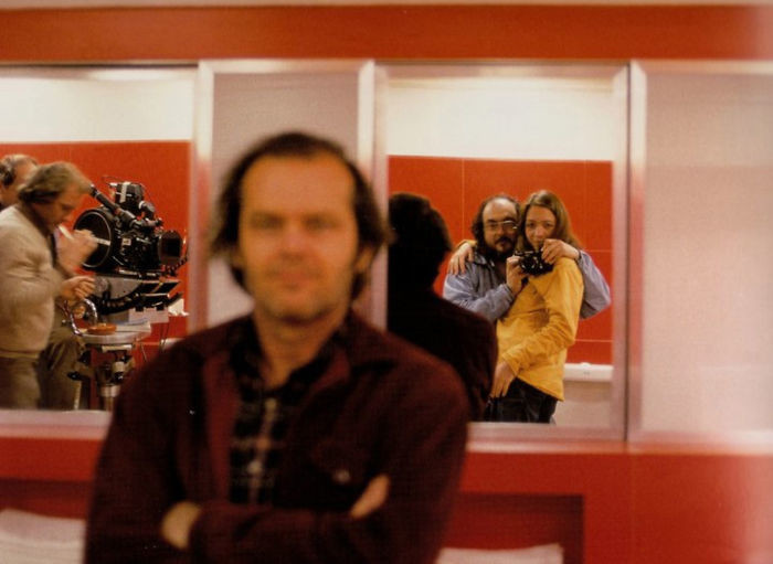 Стэнли Кубрик на съемках фильма «Сияние» с дочерью. Джек Николсон, по-видимому, думал, что Кубрик его фотографировал. 1980-е года
