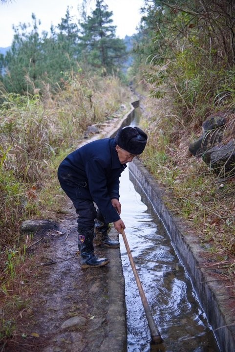 Китаец потратил 36 лет на рытье канала на склоне горы