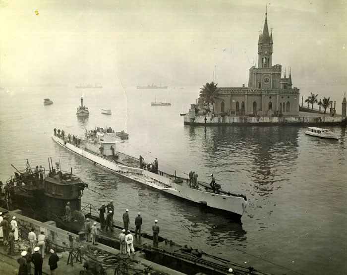 Немецкие подлодки U-530 и U-977 в Рио-де-Жанейро во время перехода из Аргентины в США.