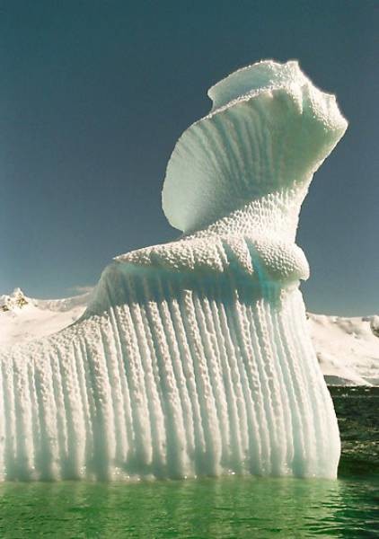 Причудливый айсберг 