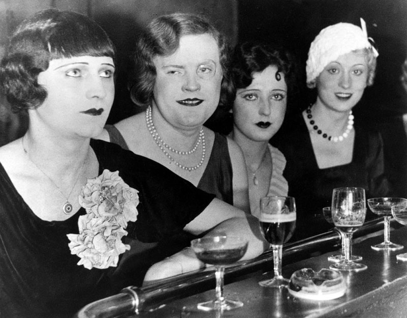 1929. Трансвеститы в берлинском ночном клубе 