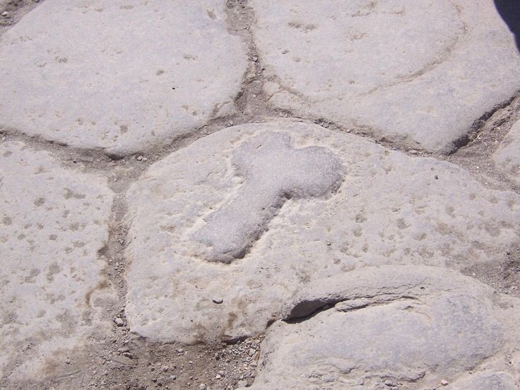 Дорожный знак, указывающий путь в бордель в Помпеях, 79 н.э. 