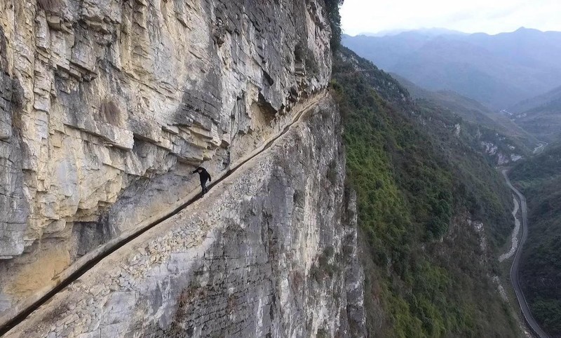 Терпение и труд: Китаец вырыл 10-километровый канал для родной деревни