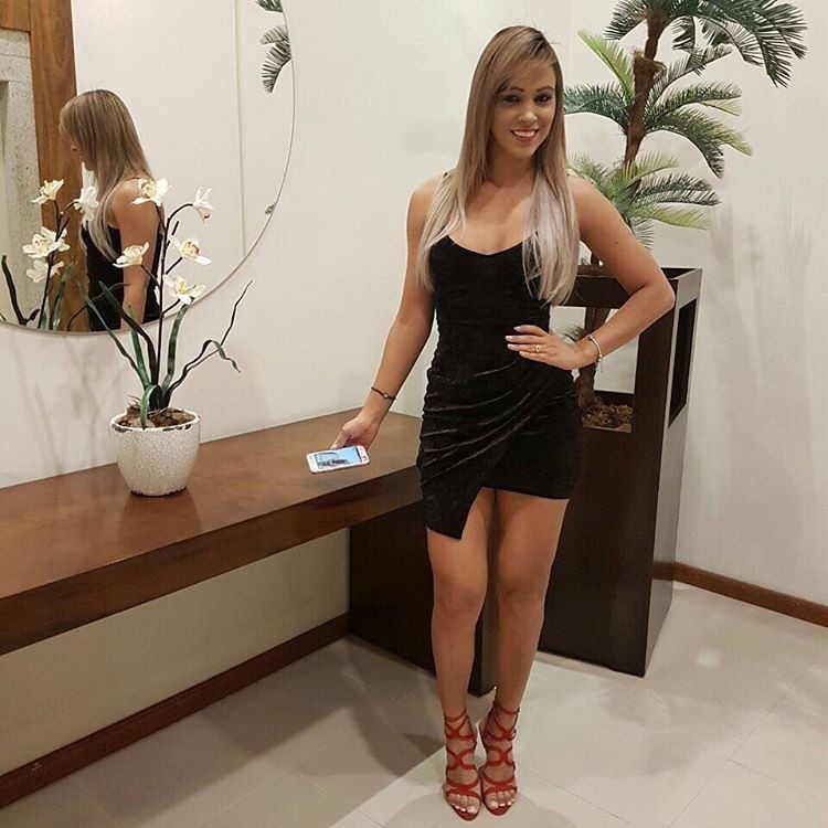 Денис Буэно – самая сексуальная девушка-арбитр в Бразилии, которая судит матчи в Сан-Пауло