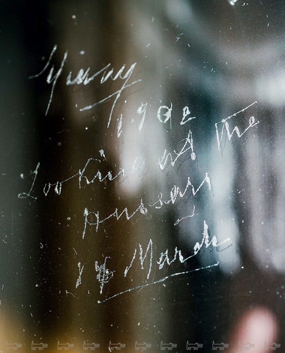 Надпись, сделанная императрицей Александрой Федоровной бриллиантом по оконному стеклу Зимнего дворца, 1902 год, Российская империя