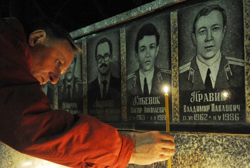 Памятник погибшим чернобыльцам.