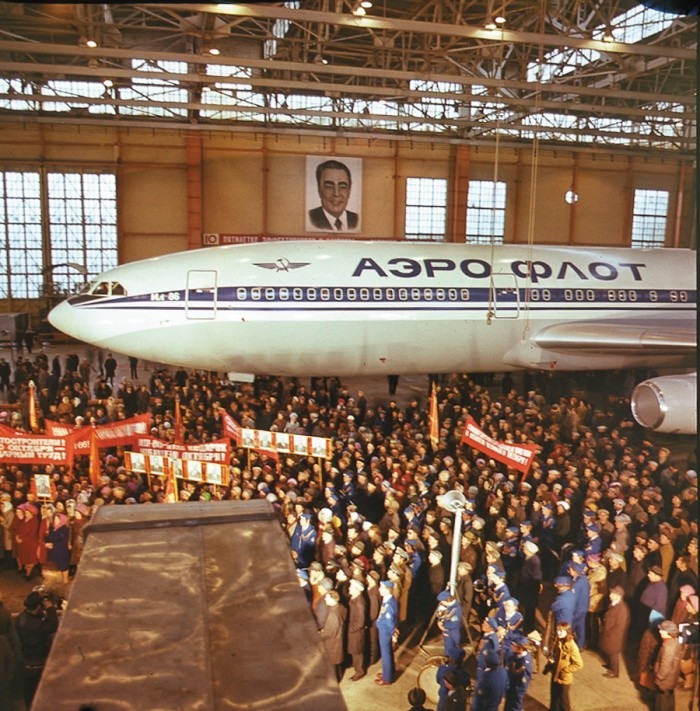 Празднование завершения сборки первого серийного самолета Ил–86, 15 октября 1977 года, СССР
