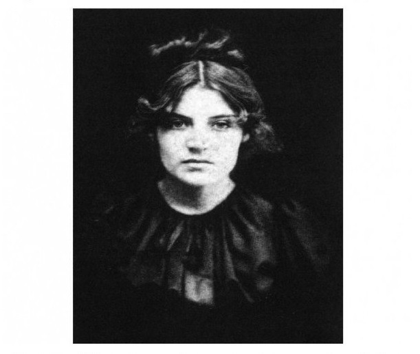 Однако теперь мы САМИ можем ответить на этот вопрос. У нас есть ее фотографии.  Вот это фото 1888 года.