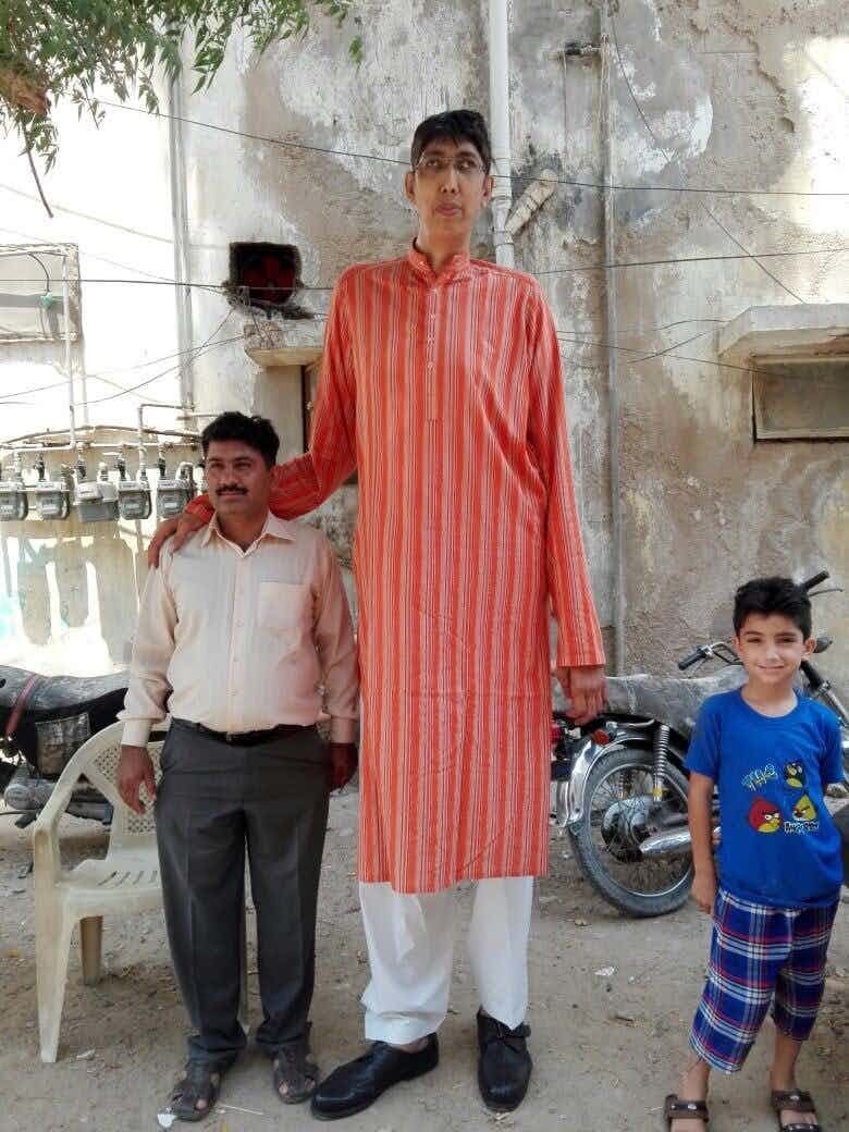 Насир Сумро (Пакистан) - 2 м 39 см