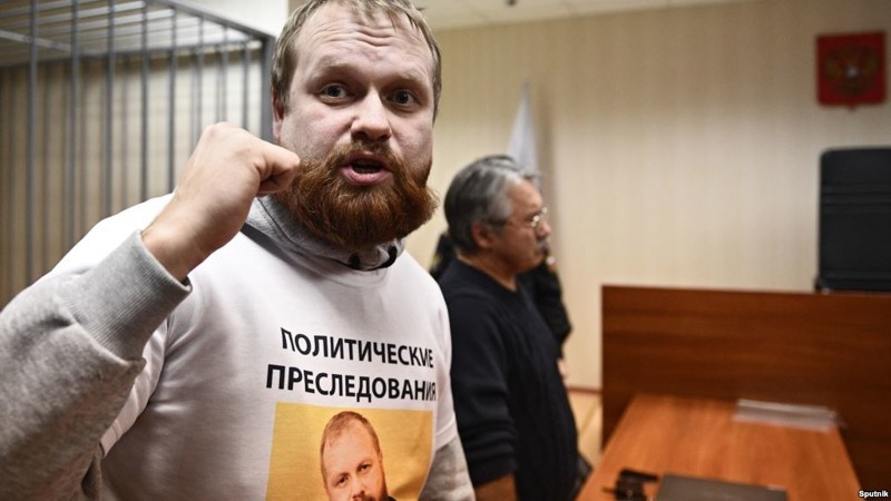 Националисту Демушкину дали 2,5 года колонии за картинку во "ВКонтакте"