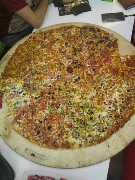 Гигантская пицца 