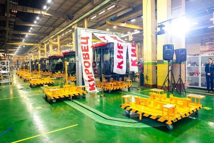 Петербургский тракторный завод запустил новую производственную линию по сборке кабин для тракторов