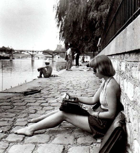 До планшетов с ноутбуками, Париж, 1947 год.
